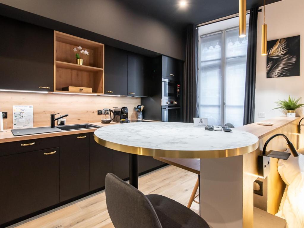 Appartement Chic Proche Bellecour Avec Parking Lyon Ngoại thất bức ảnh